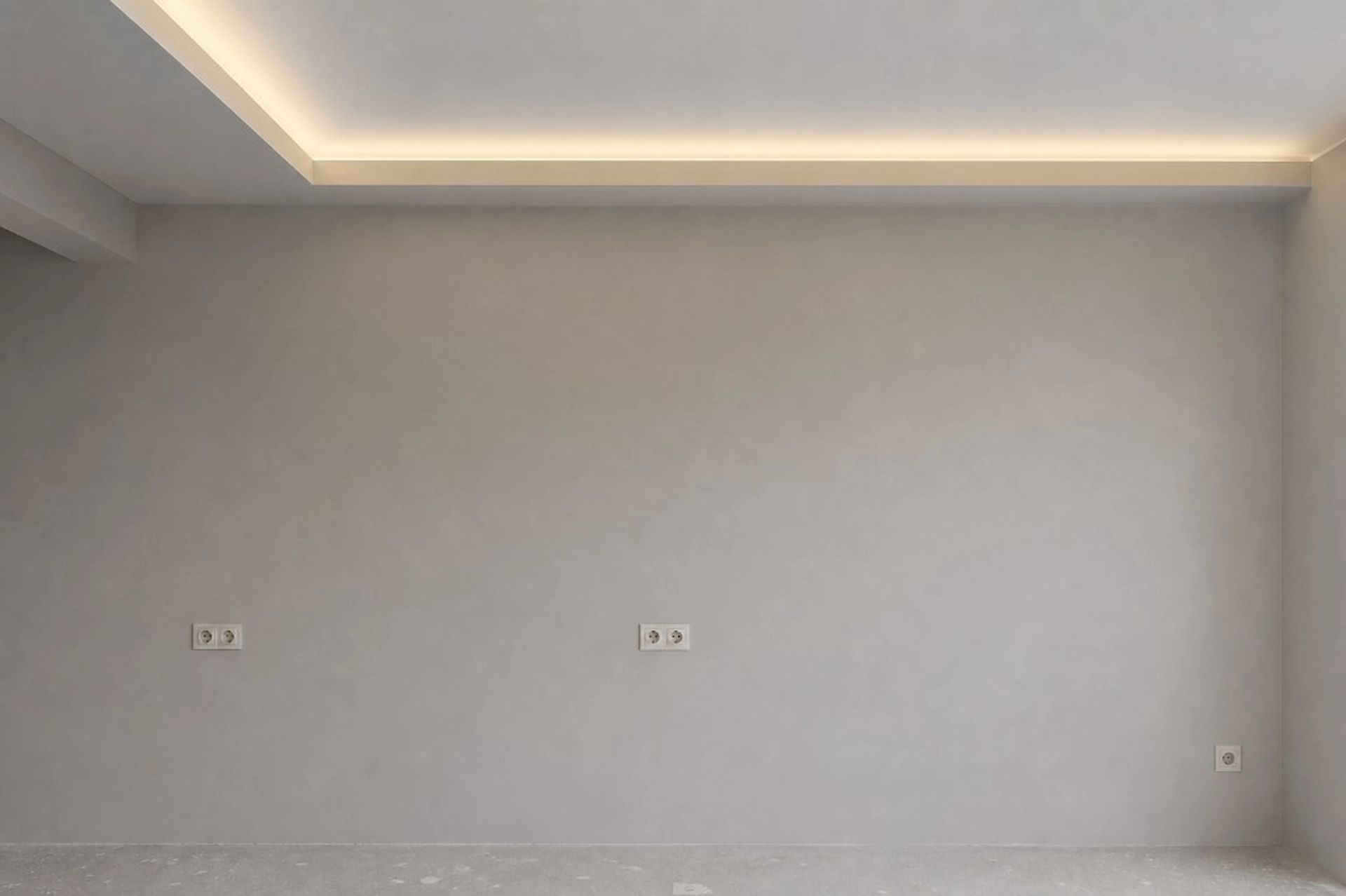 Sufit GK z LED — gładź, gniazda — po