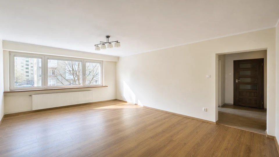 Jasny salon — świeżo pomalowane ściany